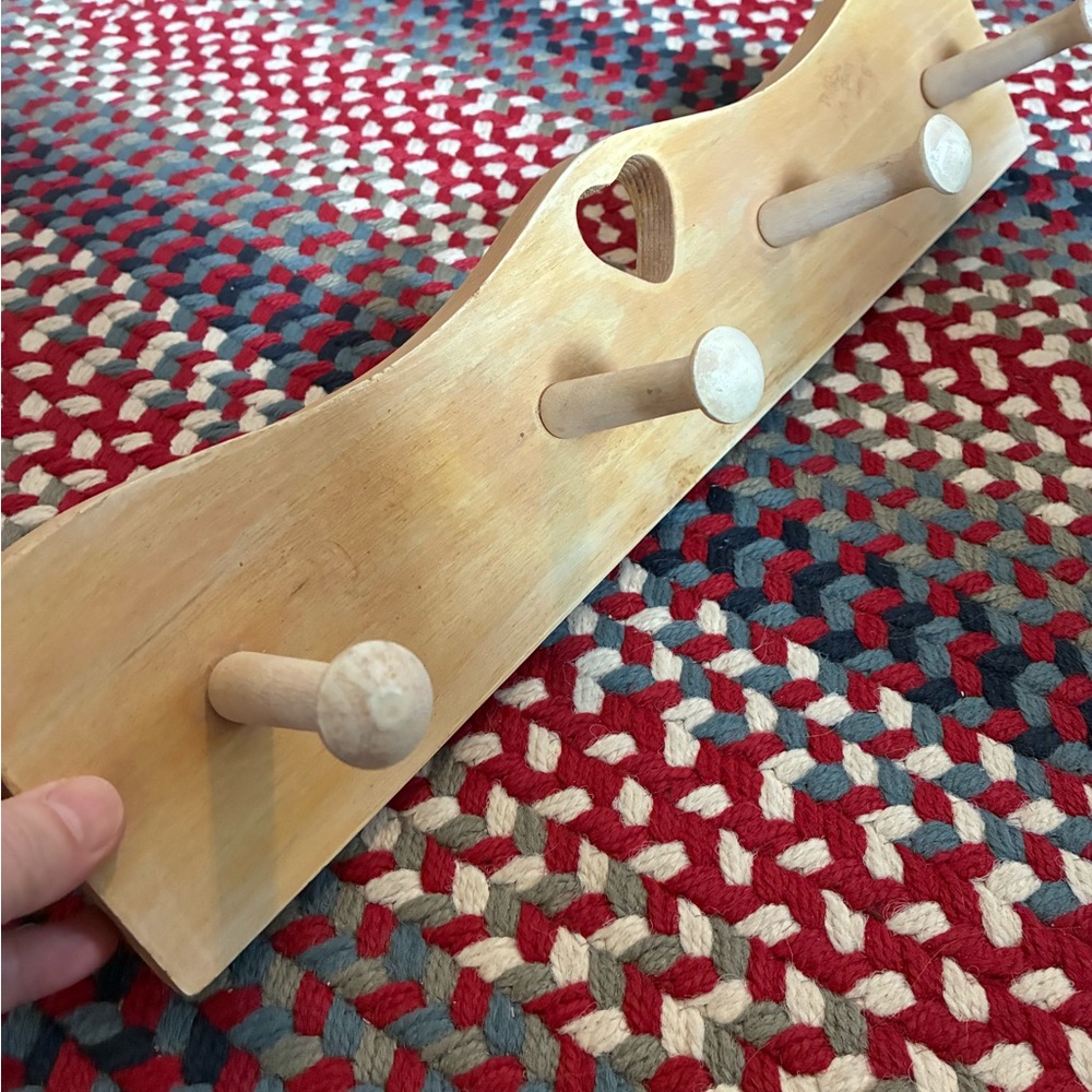 Wooden Wall peg Rack with Heart Cutout - Natural Wood - Picture 2 of 3